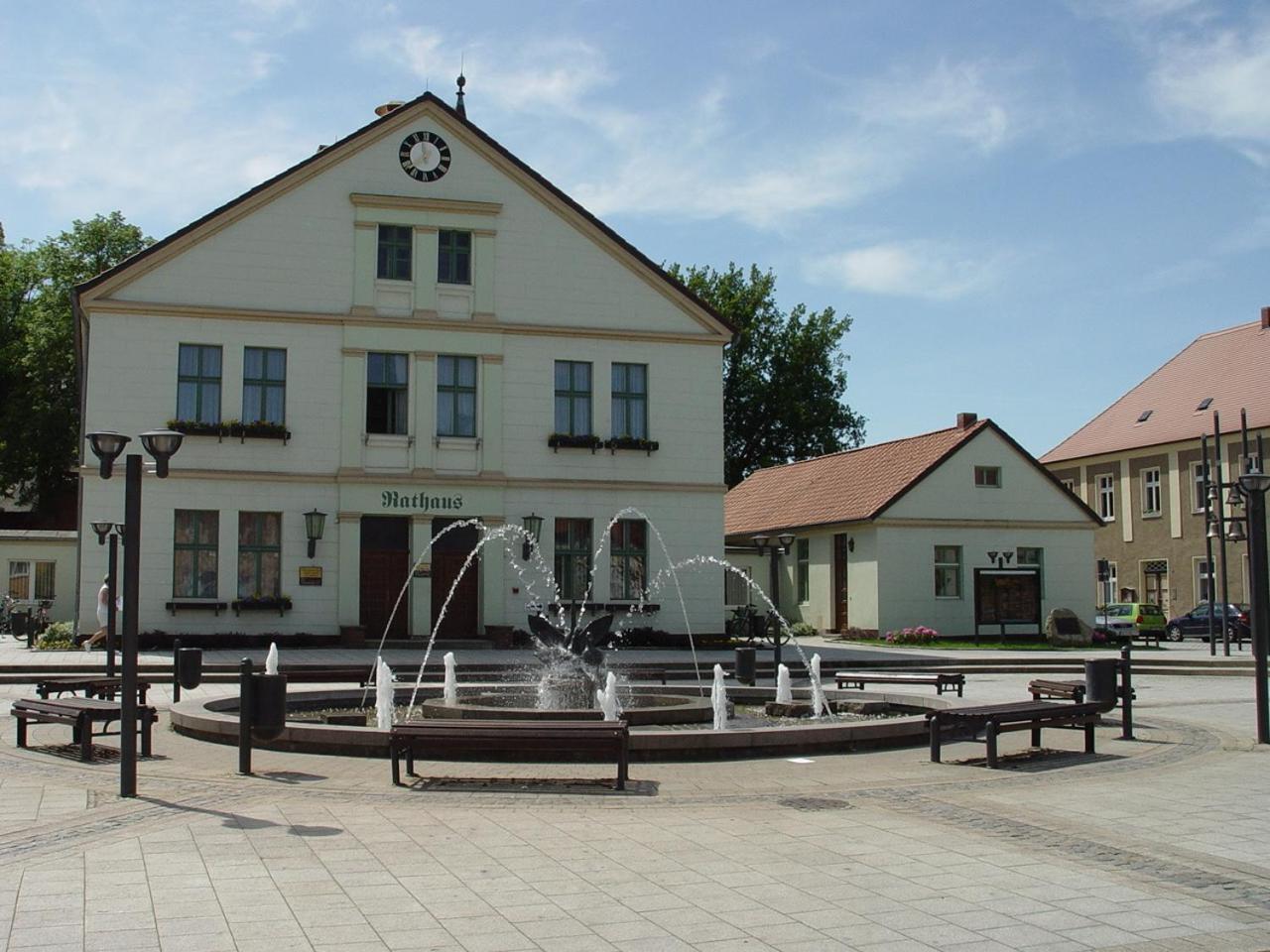 Wolfshotel Am Arendsee Арендзее Екстериор снимка